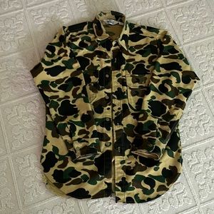 Vintage Woolrich men’s long sleeve camouflage button down shirt size M